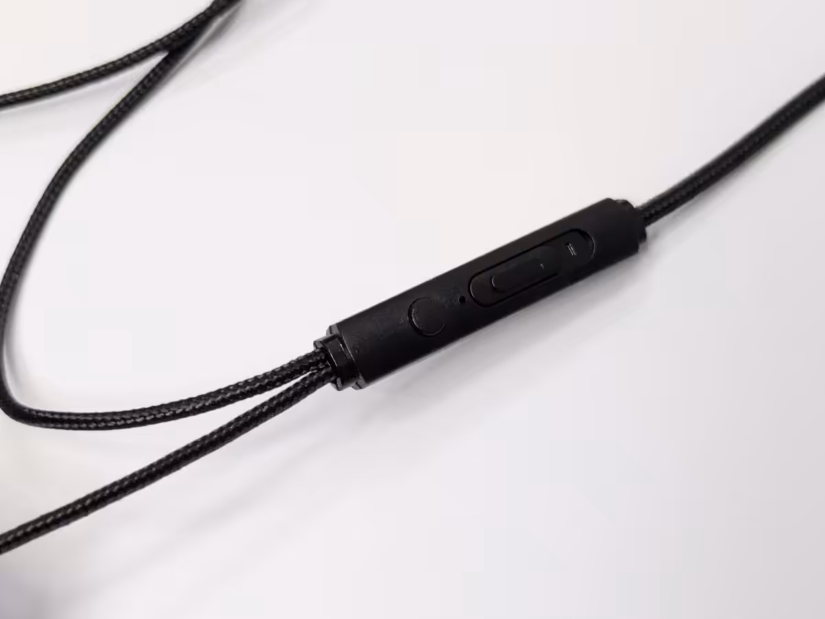 LAKOLE WIRED HEADPHONES（有線レトロヘッドホン）コントローラー
