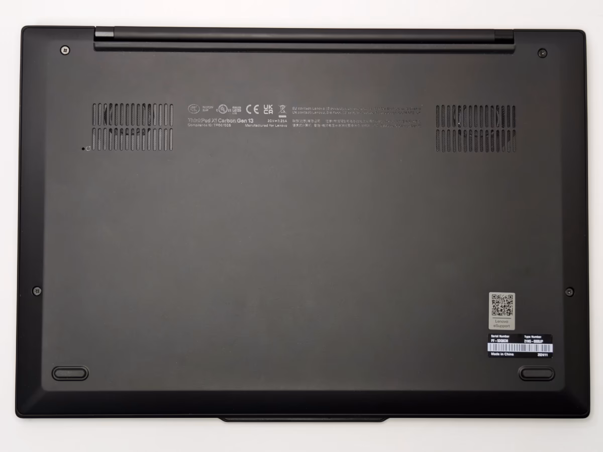 ThinkPad X1 Carbon Gen 13 Aura Edition 裏側