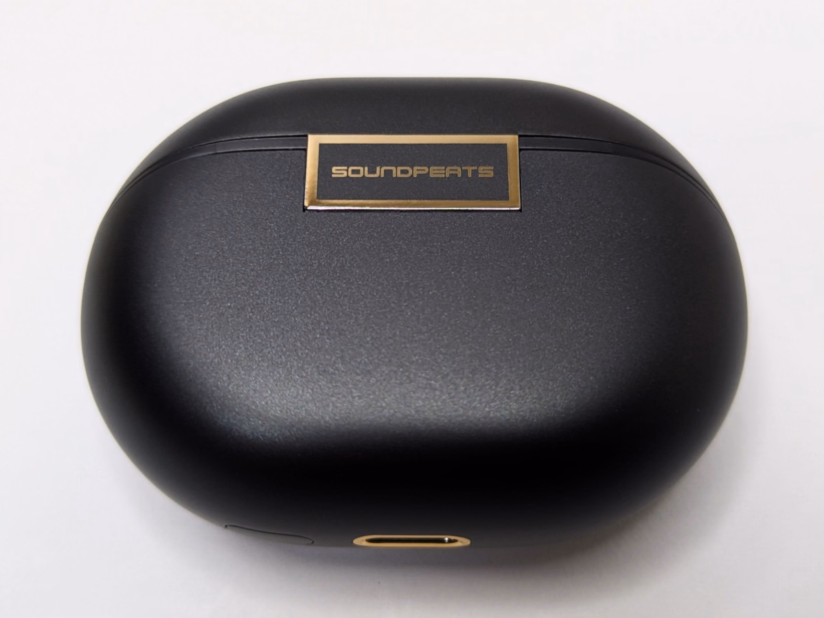 SOUNDPEATS Air5 Pro+ case hinge